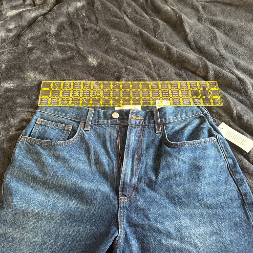 Aritzia Farrah Hi-Rise Wide Jeans in Deep Blue - Picture 7 of 8